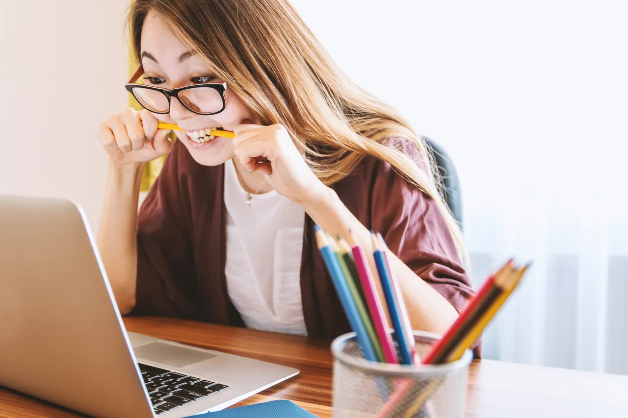 6 Scholarships to Enter This Month Open to All Majors - 6 scholarships enter month open